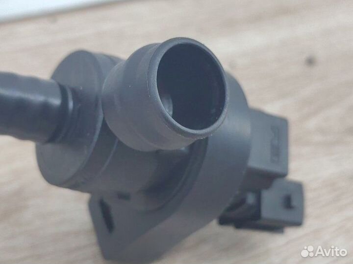 Клапан вентиляции топливного бака Bmw X5 E70