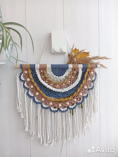 Панно полукруглое, цветное, макраме