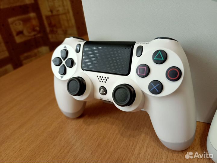 Ps4 slim 1тб. Много игр, два геймпада