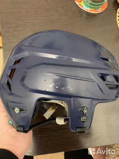 Хоккейный шлем