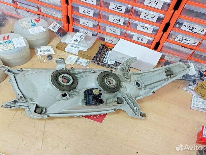 Фара правая toyota highlander галоген