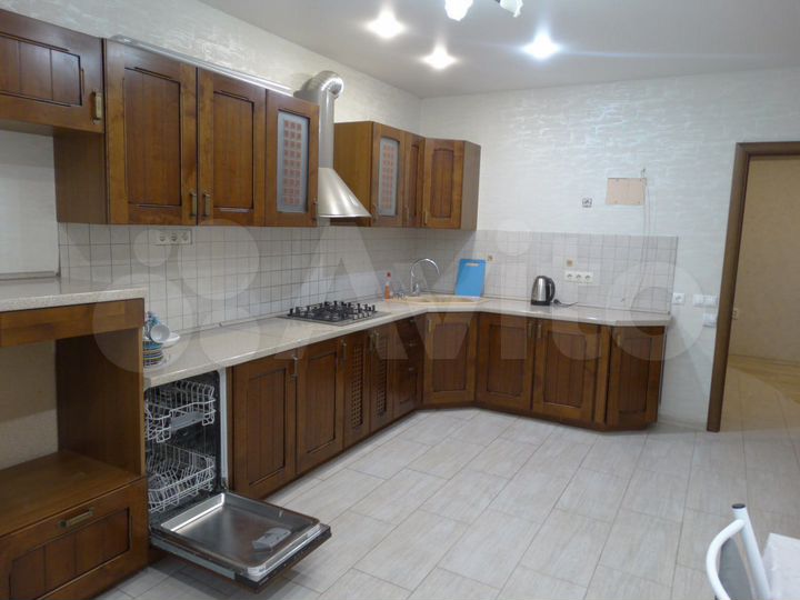 3-к. квартира, 107 м², 1/9 эт.