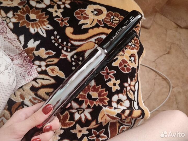 Выпрямитель для волос новый