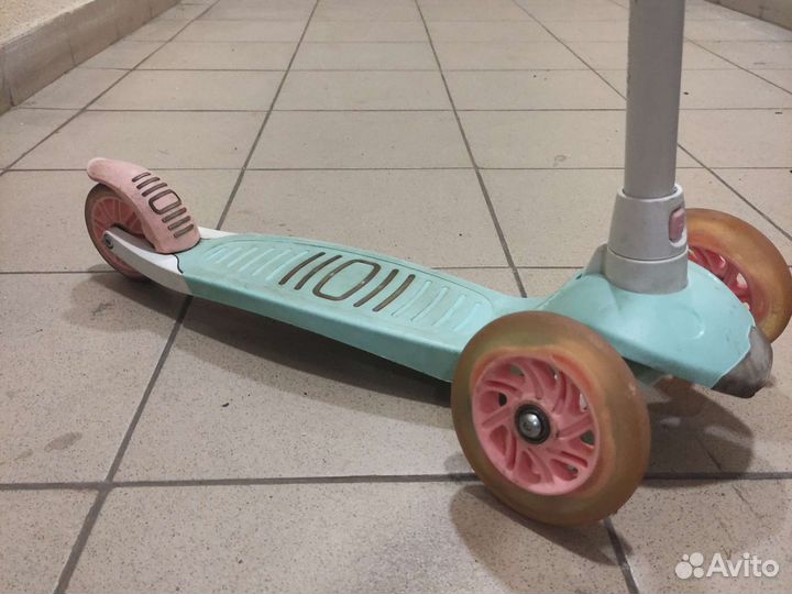 Самокат детский со светящимися колесами