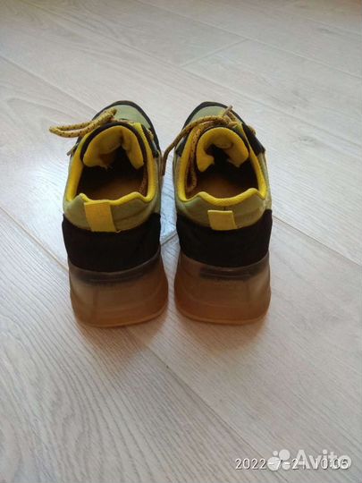 Кроссовки для девочки