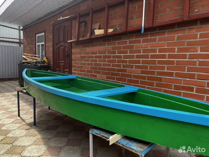 Лодка деревянная