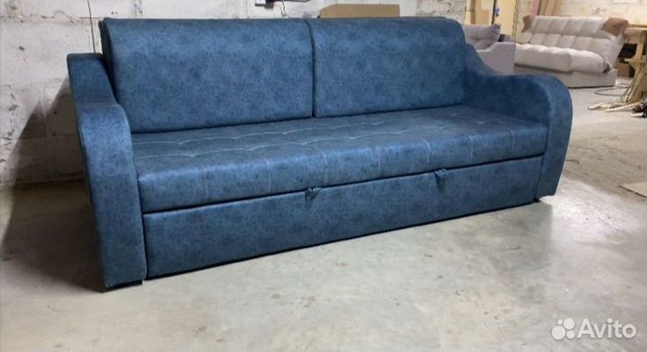 Диван на металлокаркасе