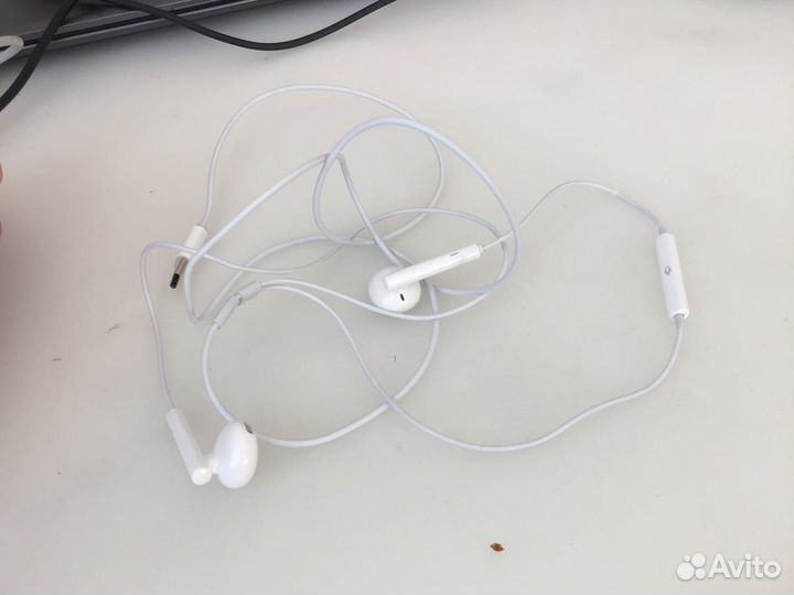 Проводные наушники