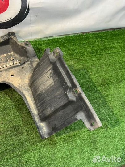 Защита двигателя передняя правая Toyota Noah