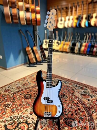 Бас гитара Новая