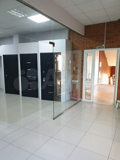 Здание на 1-й линии с ремонтом, 1150 м2, 8 сот