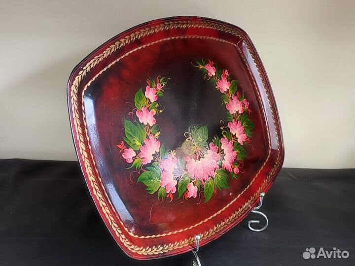 Поднос жостовской росписью