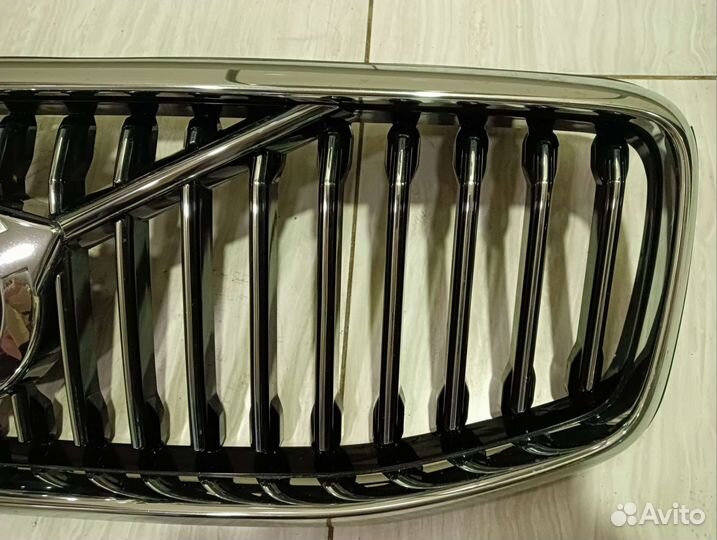Решетка радиатора Volvo xc60 17