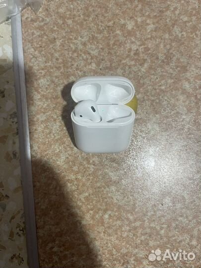 Продам airpods 1 поколения