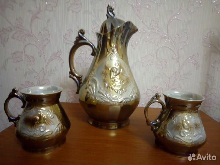 Керамический графин с двумя бокалами