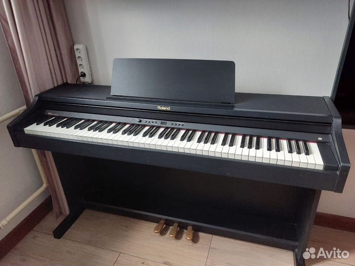 Цифровое пианино роланд RP 301
