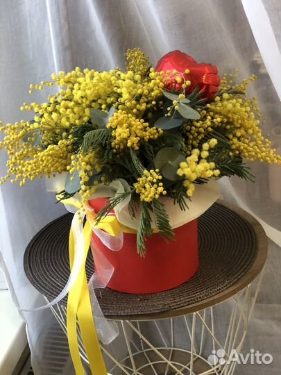 Коробка с мимозой