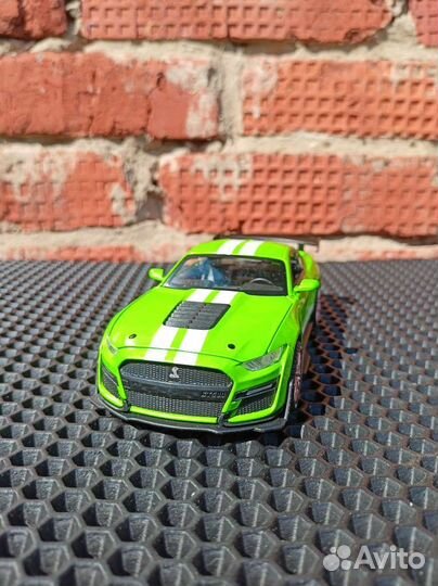 Ford Mustang Shelby металлическая машинка