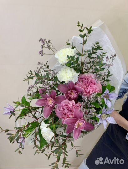 Букет с орхидеями