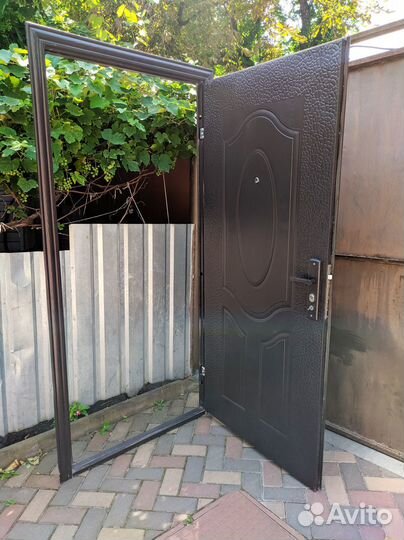 Дверь входная металлическая