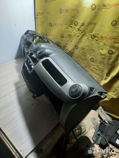 Торпедо Renault Logan седан 1 2011