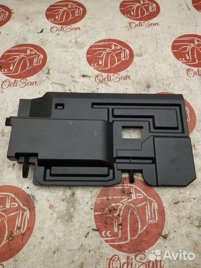 Декоративная накладка торпедо передняя правая