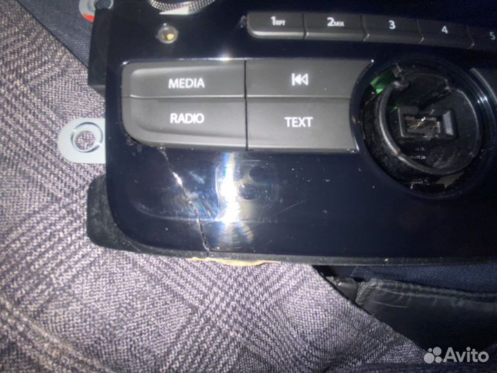 Штатная головное устройство Renault Duster