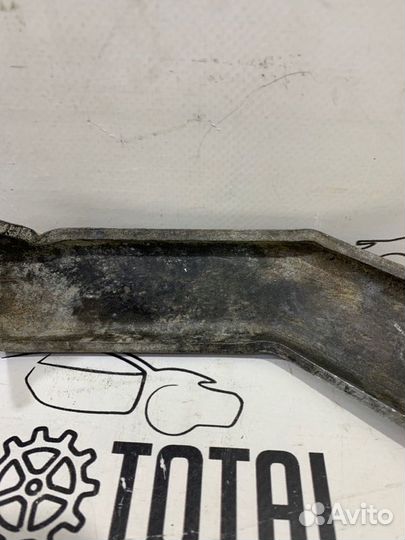 Кронштейн впускного коллектора Renault Logan 1