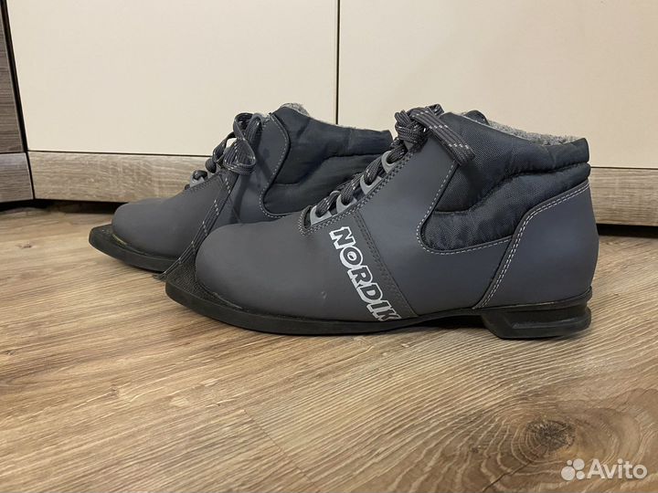 Лыжные ботинки