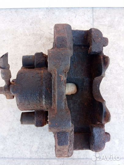 Суппорт тормозной передний правый Opel Vectra B