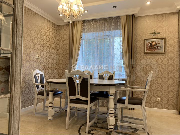 4-к. квартира, 131 м², 2/6 эт.