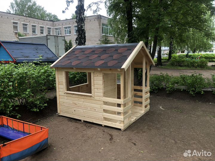 Детский деревянный домик