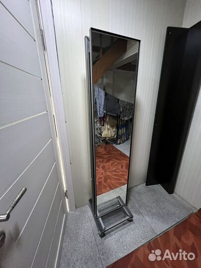 Зеркало напольное на колесах