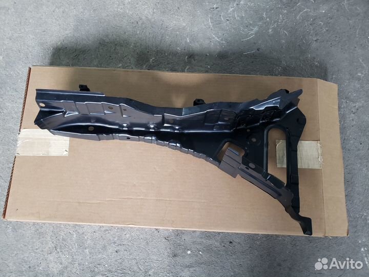 Nissan Teana J32 Усилитель брызговика прав. Новый