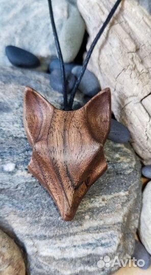 Кулон из древесины ореха