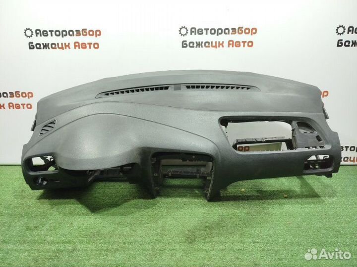 Торпедо Volkswagen Polo седан cfna 2011