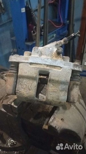 Продам передние тормозные суппорта иж ода