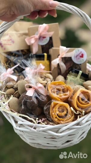 Букеты, корзины из орехов и сухофруктов