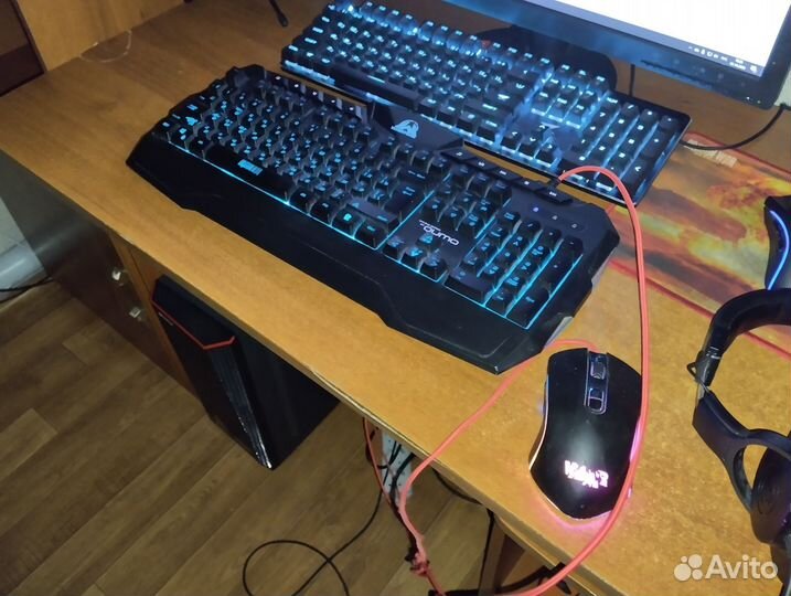 Игровая клавиатура и мышь