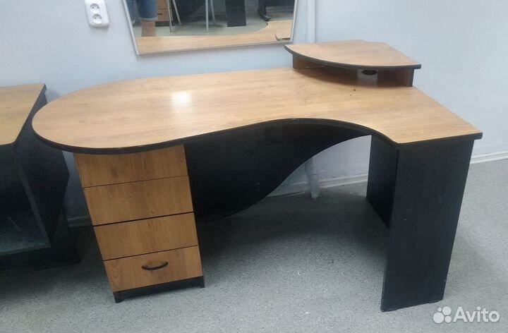 Комплект 2 компьютерных стола и вставка