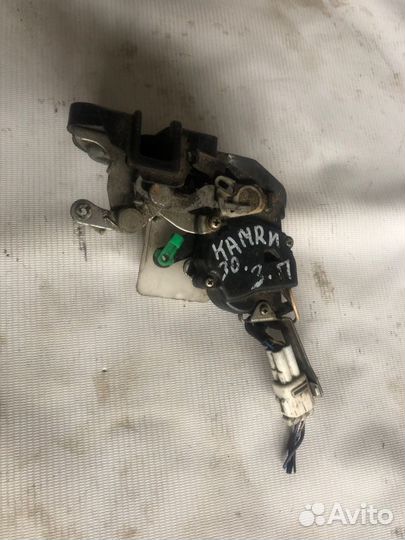 Замок двери задний правый Toyota Camry SV32 3SFE