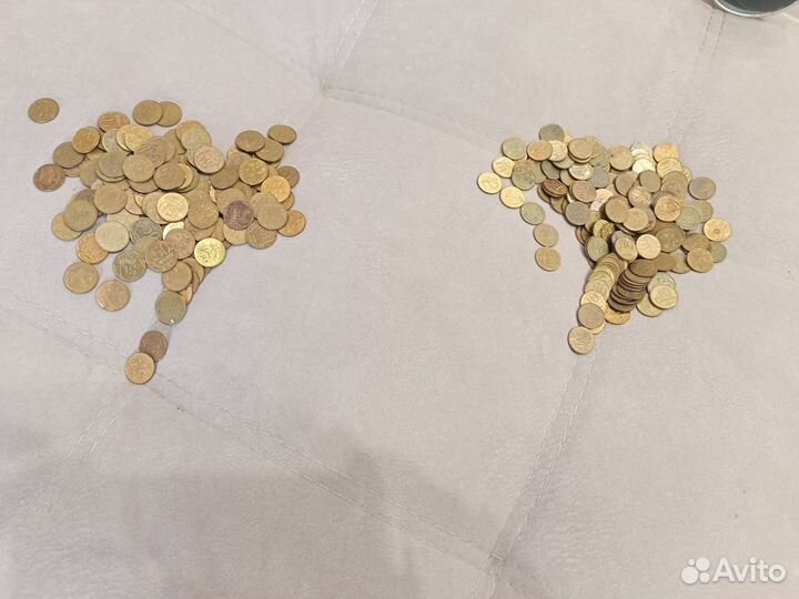 Монеты по 10 коп и 50 коп