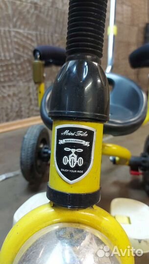 Детский трёхколёсный велосипед с ручкой