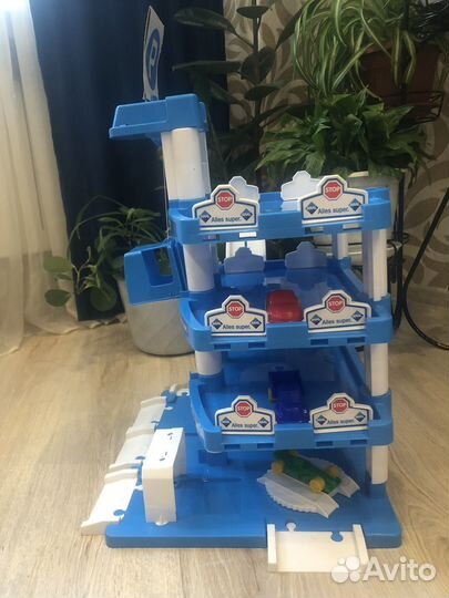 Детская парковка для машинок