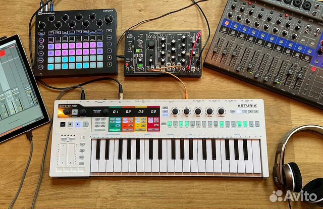 Arturia KeyStep Pro midi-клавиатура