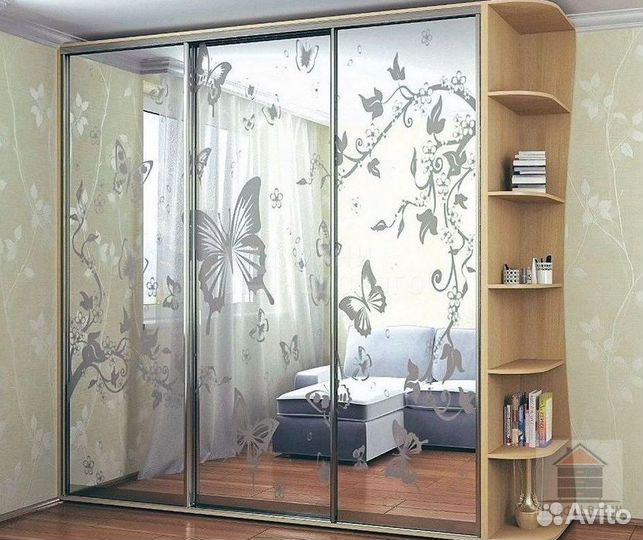 Книжный шкаф
