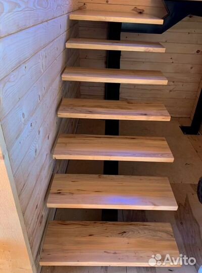 Лестница на металлокаркасе открытого типа