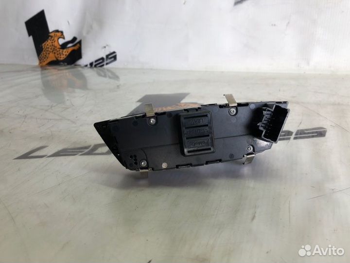 Блок управления люком Ford Focus D4204T 2012