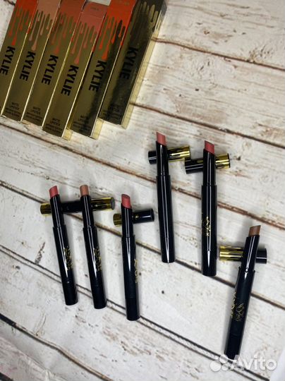 Матовая жидкая и обычная помада