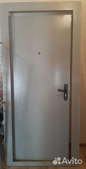 Дверь входная металлическая от застройщика